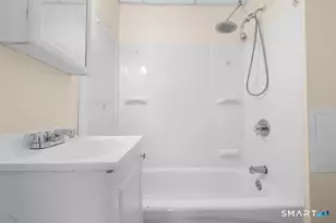11 Bergen St, Waterbury, CT 06706 - Photo 13