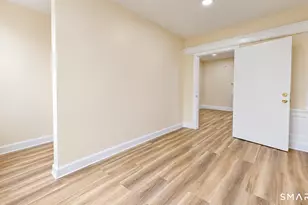 17 Bond St, Hartford, CT 06114 - Photo 11