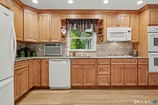 8 Woodfield Dr, Trumbull, CT 06611 - Photo 7