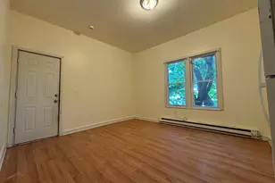 17 Burton St, Waterbury, CT 06704 - Photo 5