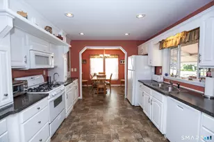 7 Loring Ct, Wallingford, CT 06492 - Photo 9