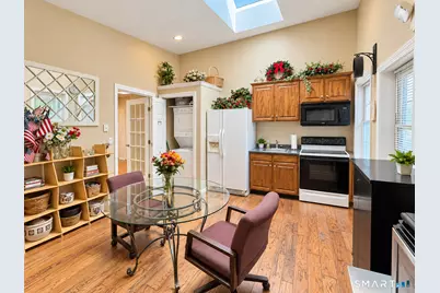 10 Dale Street #2nd Level, West Hartford, CT 06107 - Photo 9