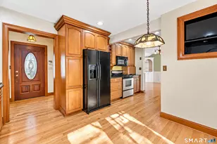 211 Phipps Dr, West Haven, CT 06516 - Photo 9