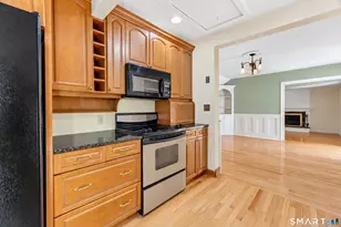 211 Phipps Dr, West Haven, CT 06516 - Photo 7