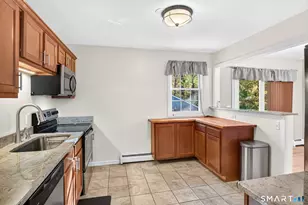 35 Glendale Rd, Manchester, CT 06040 - Photo 7