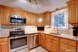 19 Shannon Rd, East Hartford, CT 06118 - Photo 5