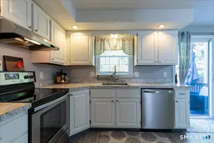 8 McIntosh Cir, Rocky Hill, CT 06067 - Photo 5