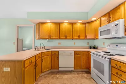 144 Morning Glory Court #144, Windsor, CT 06095 - Photo 11
