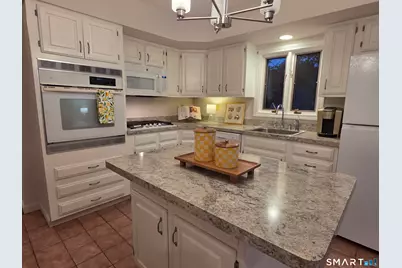 23 Linnmore Drive, Manchester, CT 06040 - Photo 5