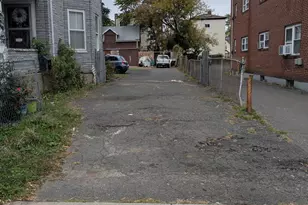 104 Bond St, Hartford, CT 06114 - Photo 15