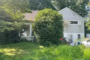 33 1st Ave, Waterford, CT 06385 - Photo 1