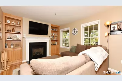 33 Longvue Drive, Wethersfield, CT 06109 - Photo 3