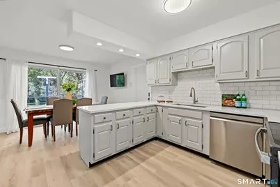 14 Coachlamp Lane, Stamford, CT 06902 - Photo 11