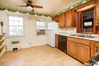 160 Astoria Avenue, Bridgeport, CT 06604 - Photo 21