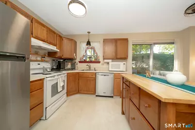 219 Oakland Street #B, Manchester, CT 06042 - Photo 11