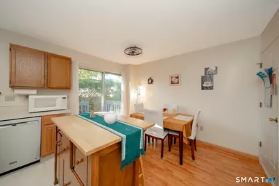 219 Oakland Street #B, Manchester, CT 06042 - Photo 5