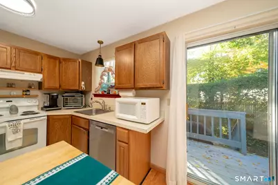 219 Oakland Street #B, Manchester, CT 06042 - Photo 9