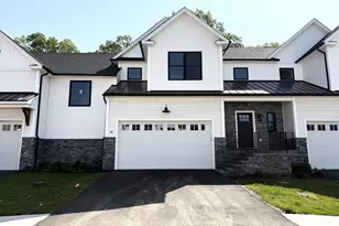 16 Village Cir, Guilford, CT 06437 - Photo 1