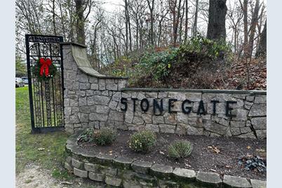 4 Stonegate #A - Photo 1