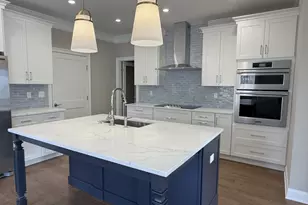 7 Village Cir, Guilford, CT 06437 - Photo 1