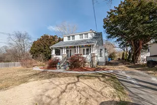 563 Raymond Hill Rd, Montville, CT 06382 - Photo 1