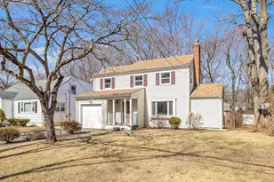 390 Dexter Dr, Bridgeport, CT 06606 - Photo 1