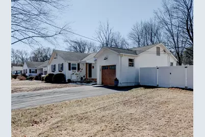 17 Fox Meadow Lane, West Hartford, CT 06107 - Photo 1