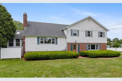 41 South Elm Street, Windsor Locks, CT 06096 - Photo 1