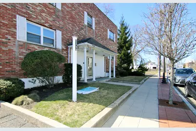 43 Crescent Street #APT 11, Stamford, CT 06906 - Photo 1