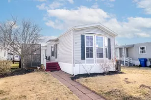 16 Grove St, East Windsor, CT 06088 - Photo 1