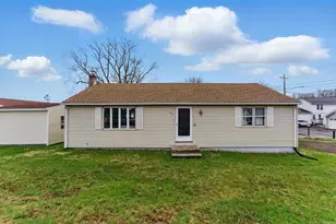 65 West St, Windsor Locks, CT 06096 - Photo 1