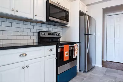 887 Farmington Avenue #6J, West Hartford, CT 06119 - Photo 1