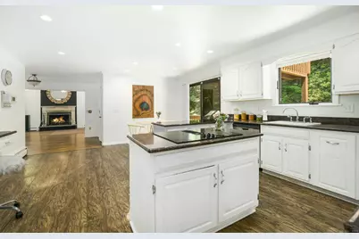 8 Oak Lane, Weston, CT 06883 - Photo 13