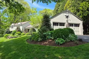 2 Ridgewood Dr, Danbury, CT 06811 - Photo 1