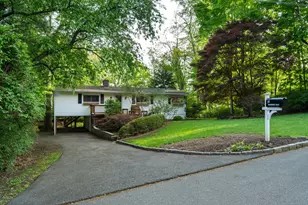 16 Wakerobin Rd, Norwalk, CT 06851 - Photo 1