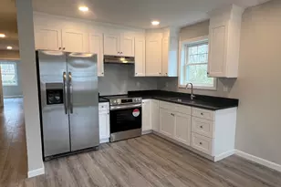 13 Walker St, New London, CT 06320 - Photo 1