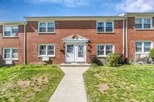 26 Karen Ct, Bridgeport, CT 06606 - Photo 1
