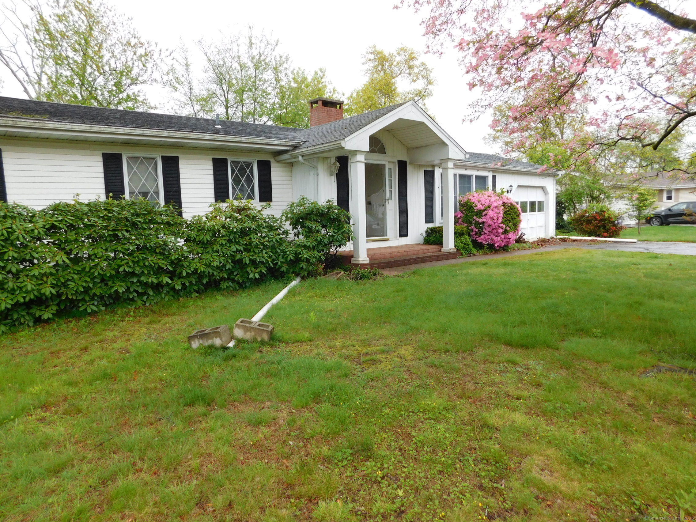 42 Riverside Dr, Branford, CT 06405 - MLS 24093732 - Coldwell Banker