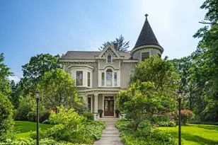 13 Sugar St, Newtown, CT 06470 - Photo 1