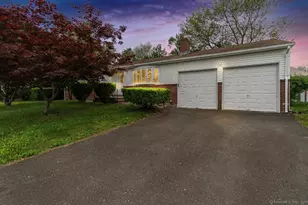 24 Linde St, West Haven, CT 06516 - Photo 1