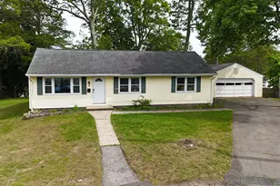 6 Tarinelli Cir, Bridgeport, CT 06606 - Photo 1