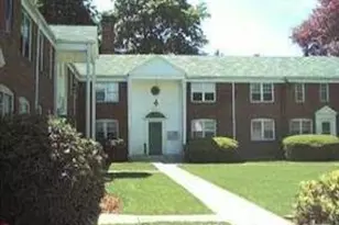 52 Robin Rd, West Hartford, CT 06119 - Photo 1