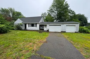 4 Lox Ln, Enfield, CT 06082 - Photo 1