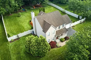 15 Fox Meadow Ln, Windsor, CT 06095 - Photo 1