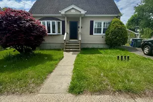 111 Hollywood Ave, Bridgeport, CT 06606 - Photo 1