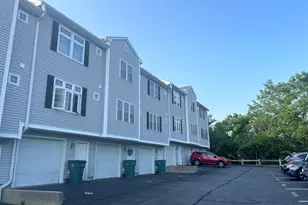 8 Paddock Ln, Norwich, CT 06360 - Photo 1