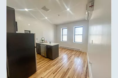 209 Bank Street #204, New London, CT 06320 - Photo 1