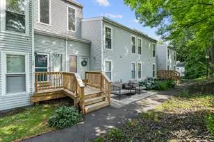 32 Glenview Dr, Cromwell, CT 06416 - Photo 1