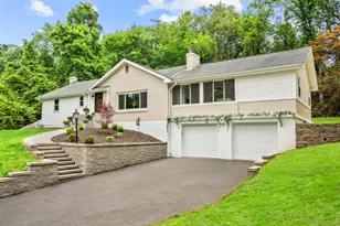 14 Pine Tree Ln, Avon, CT 06001 - Photo 1