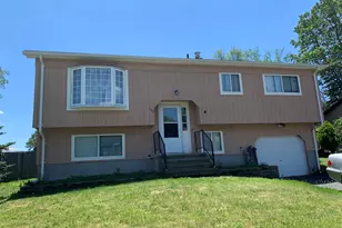 137 Bluebird Dr, Naugatuck, CT 06770 - Photo 1